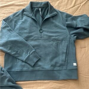 Vuori Women's Zip Up 2 piece Set